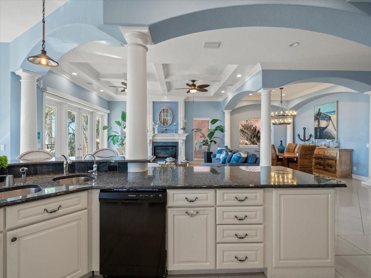 9550 W Gulf Boulevard, Treasure Island, FL 33706 Photo