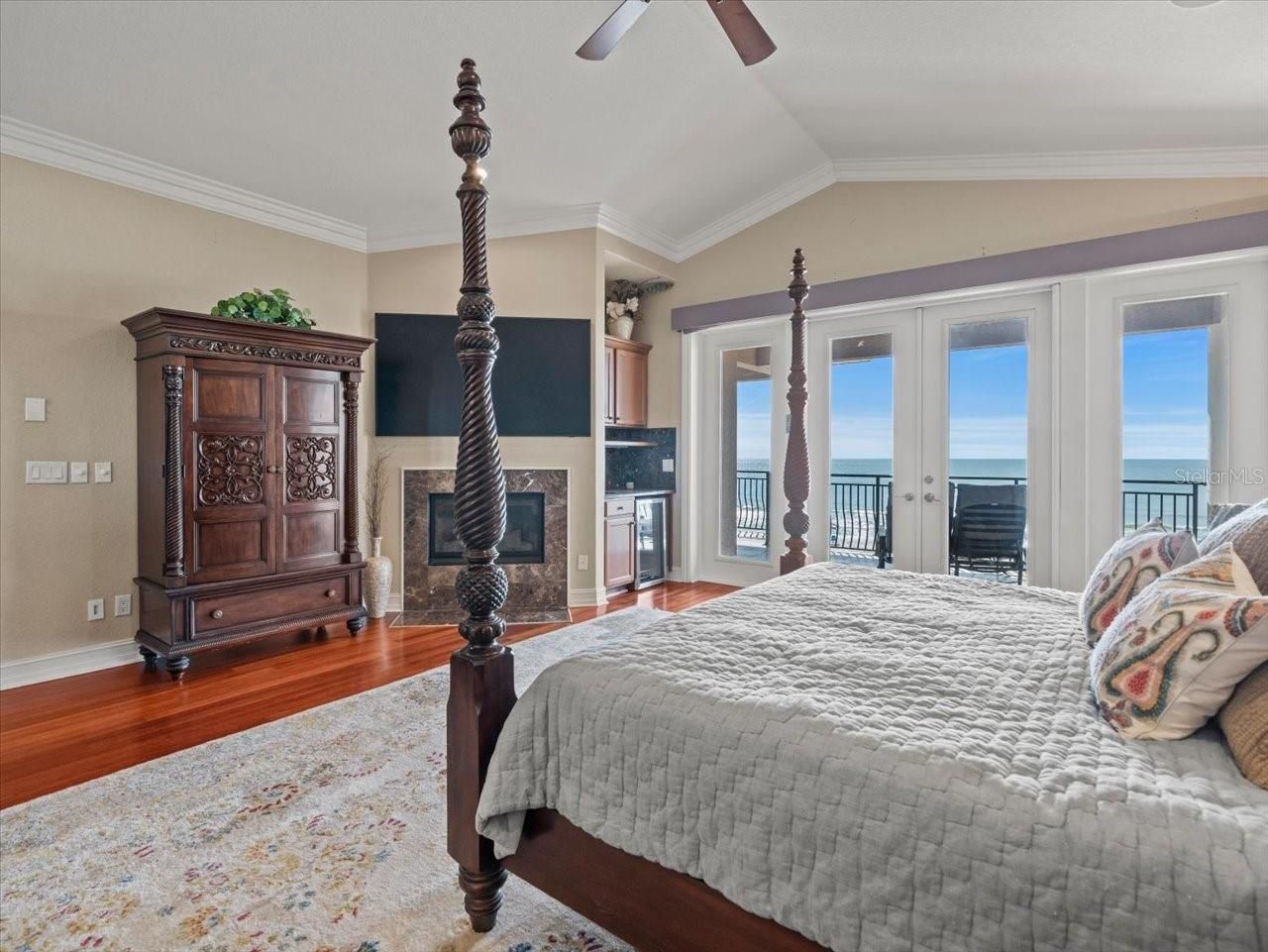 9550 W Gulf Boulevard, Treasure Island, FL 33706 Photo