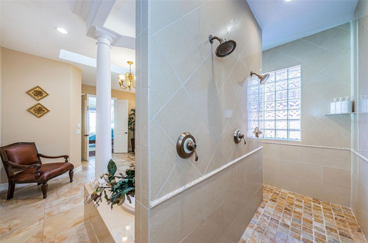 9550 W Gulf Boulevard, Treasure Island, FL 33706 Photo