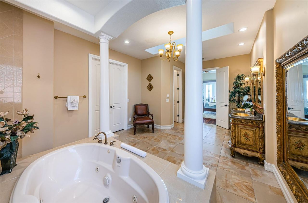 9550 W Gulf Boulevard, Treasure Island, FL 33706 Photo