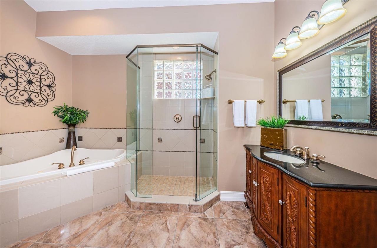 9550 W Gulf Boulevard, Treasure Island, FL 33706 Photo