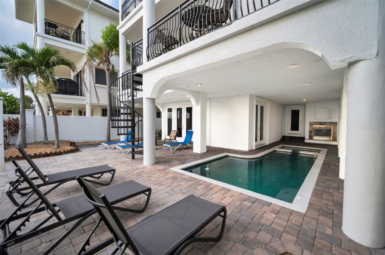 9550 W Gulf Boulevard, Treasure Island, FL 33706 Photo