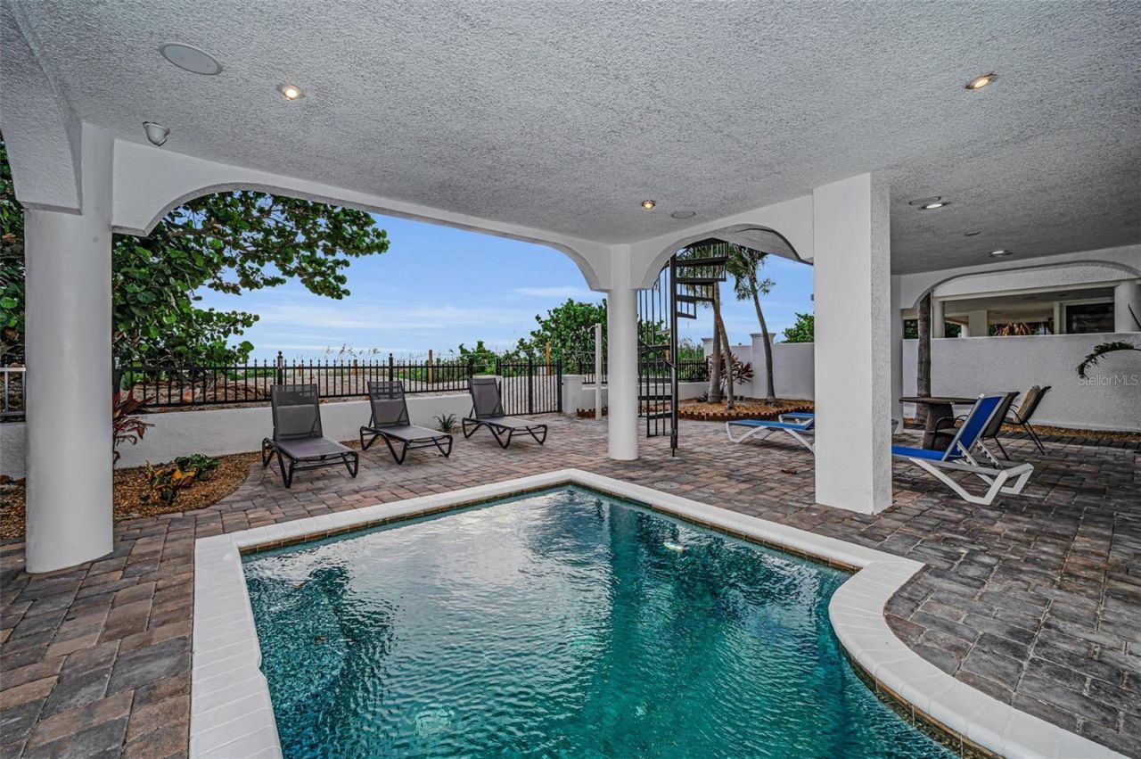 9550 W Gulf Boulevard, Treasure Island, FL 33706 Photo