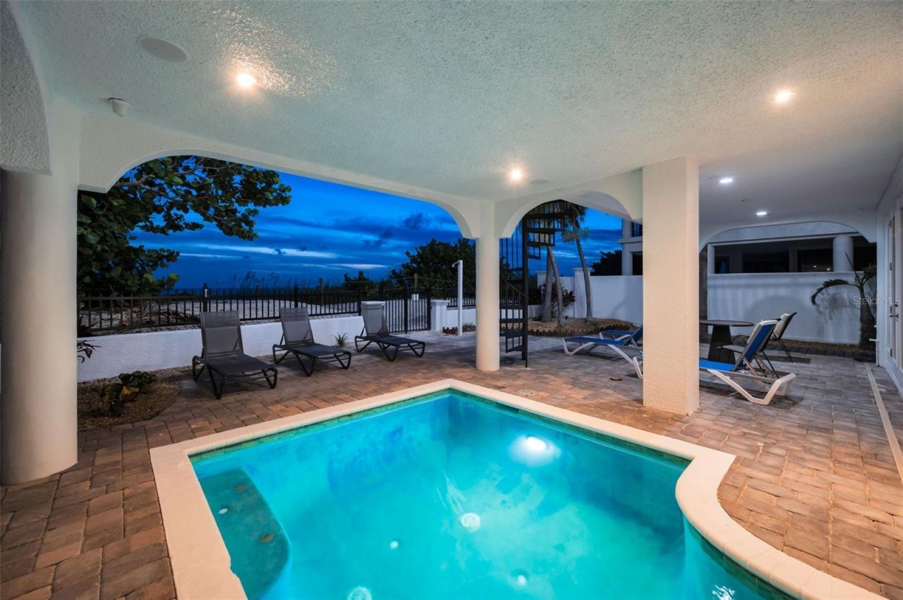9550 W Gulf Boulevard, Treasure Island, FL 33706 Photo