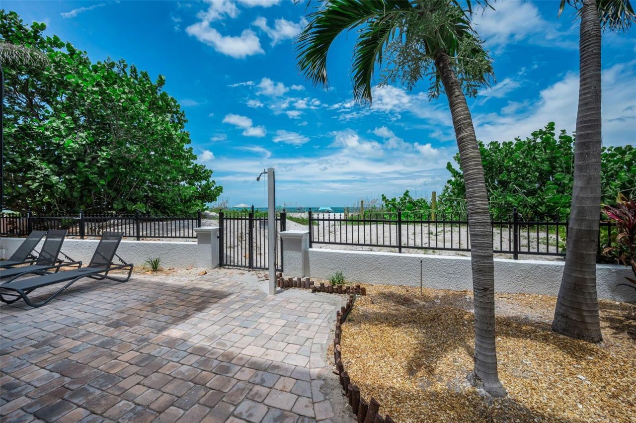 9550 W Gulf Boulevard, Treasure Island, FL 33706 Photo