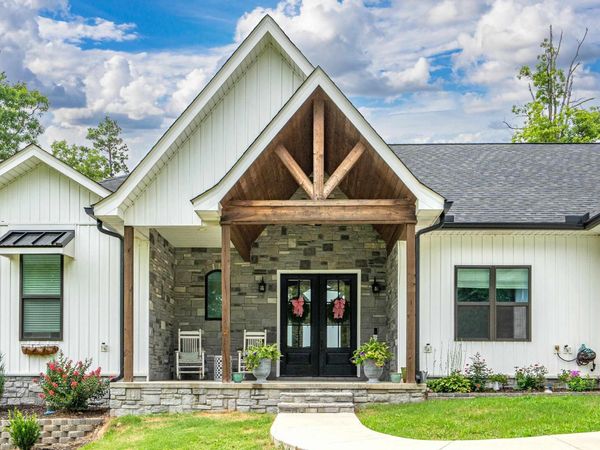 100 W HAWKVIEW Place, Royal, AR 71968