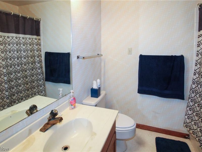 2594 E Sun Valley Drive, Port Clinton, OH 43452 Photo 8