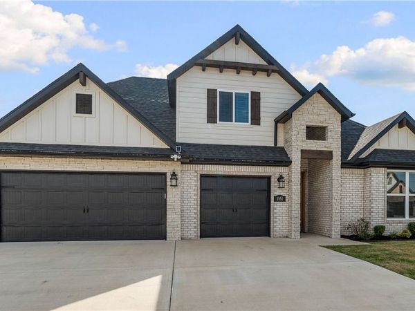 1161 Montieri Drive , Centerton, AR 72719