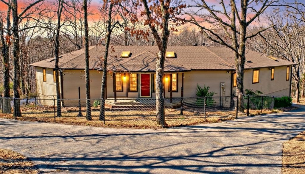 9933 Buckskin Circle, Rogers, AR 72758 Main Photo