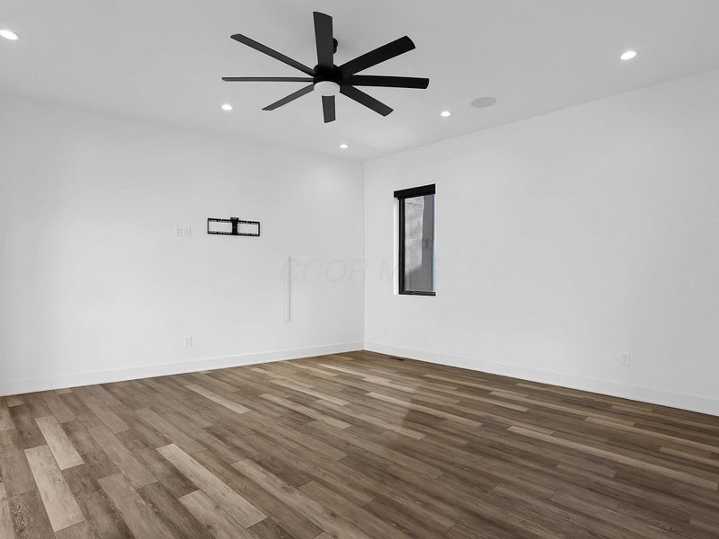 806 Senco Lane , Columbus, OH 43215 Photo 6