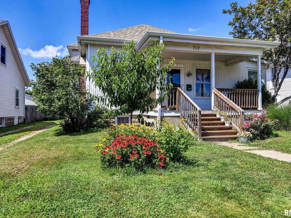 707 W VINE Street, Taylorville, IL 65268
