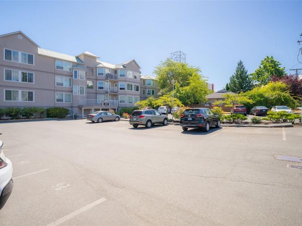240 Milton St , Unit #305, Nanaimo, BC V9R 2K6