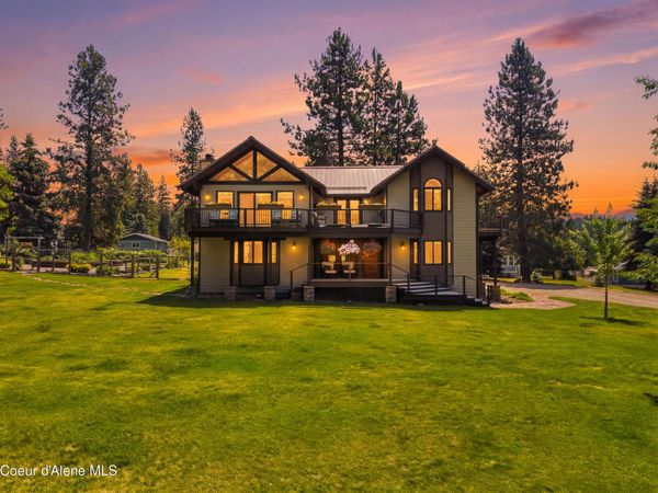 1542 Peninsula Rd, Hope, ID 83836