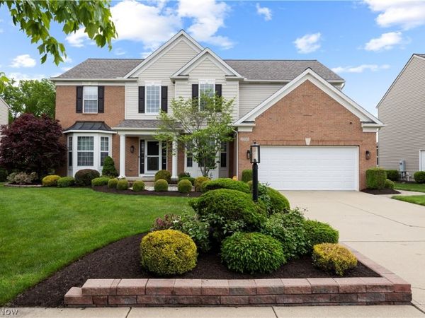 27130 Lynde Drive , Olmsted Twp, OH 44138
