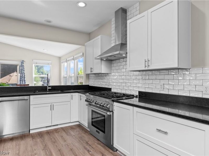 27130 Lynde Drive, Olmsted Township, OH 44138 Photo 16
