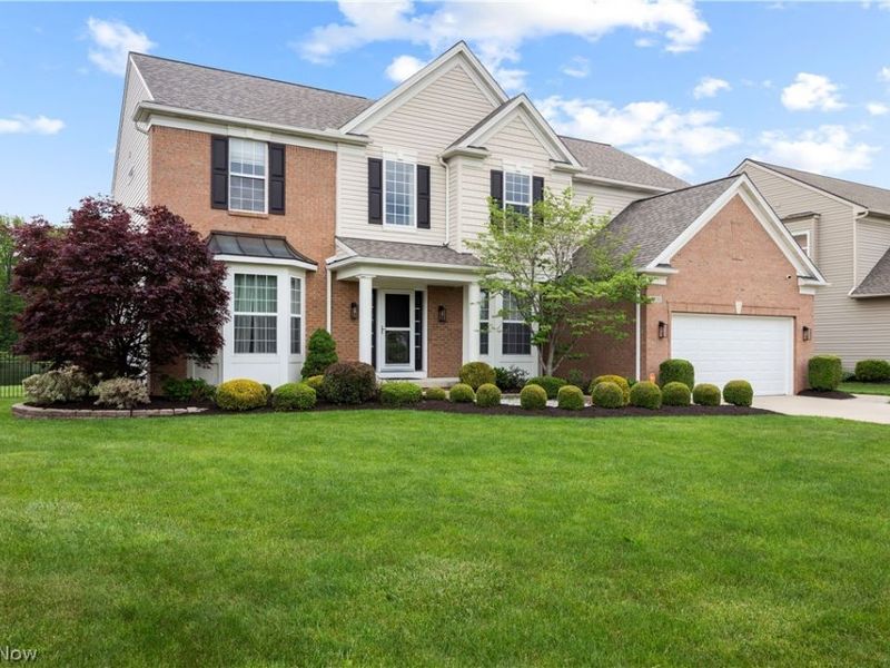 27130 Lynde Drive, Olmsted Township, OH 44138 Photo 2