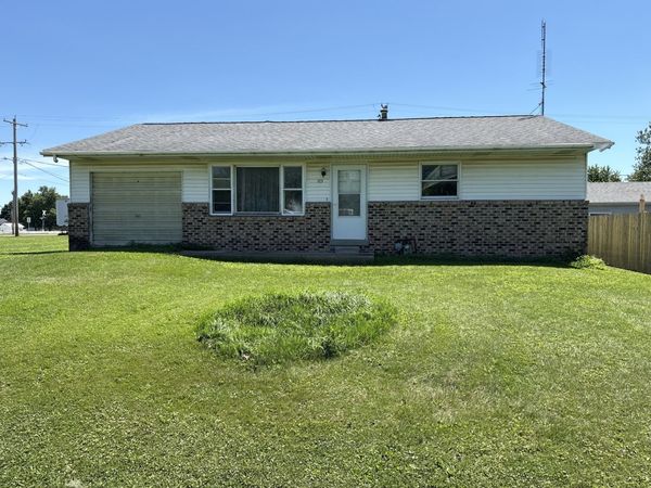 103 N High Street, Ellsworth, IL 61737
