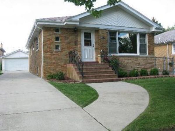 10616 Essex Street, Westchester, IL 60154