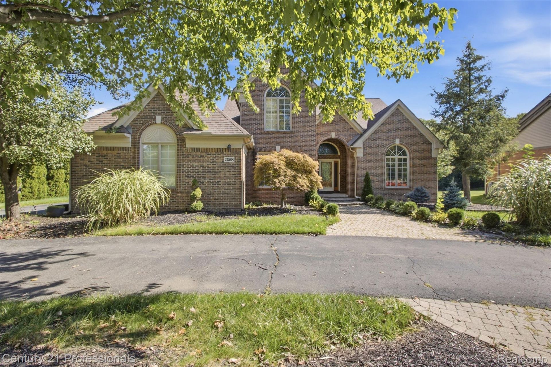 27568 Rainbow Circle, Lathrup Village, Mi 48076 Main Photo