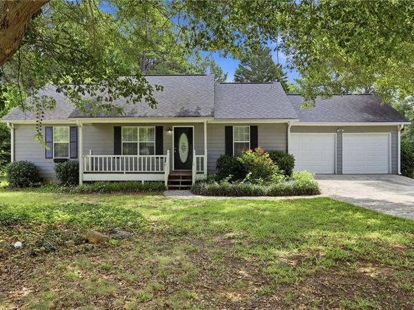 178 Peach Forest Place , Douglasville, GA 30134