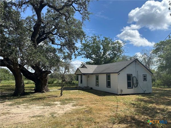 1515 Wright Street , Goliad, TX 77963
