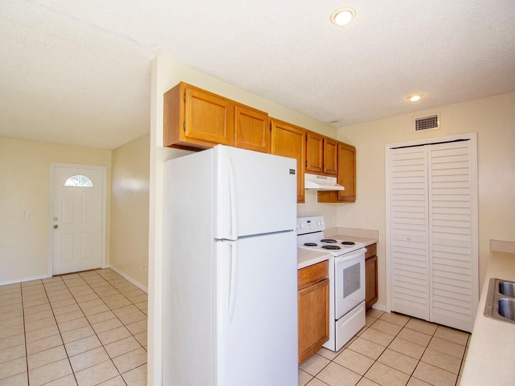 1190 SE Puritan Lane, Port Saint Lucie, FL 34983 Photo