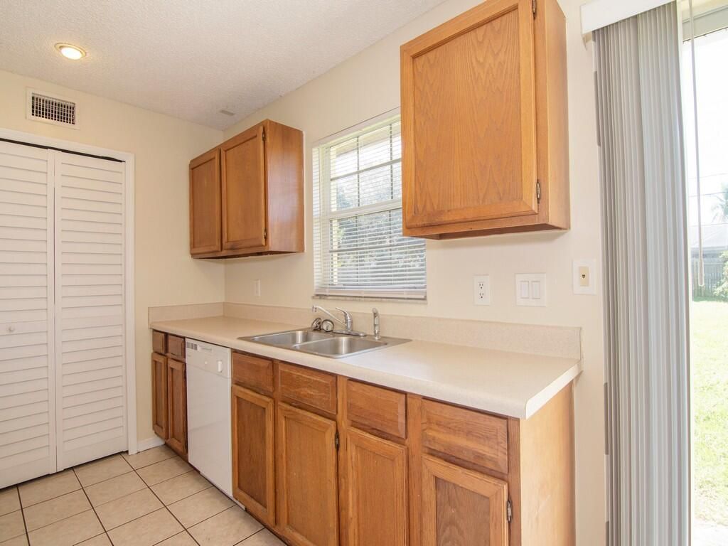 1190 SE Puritan Lane, Port Saint Lucie, FL 34983 Photo