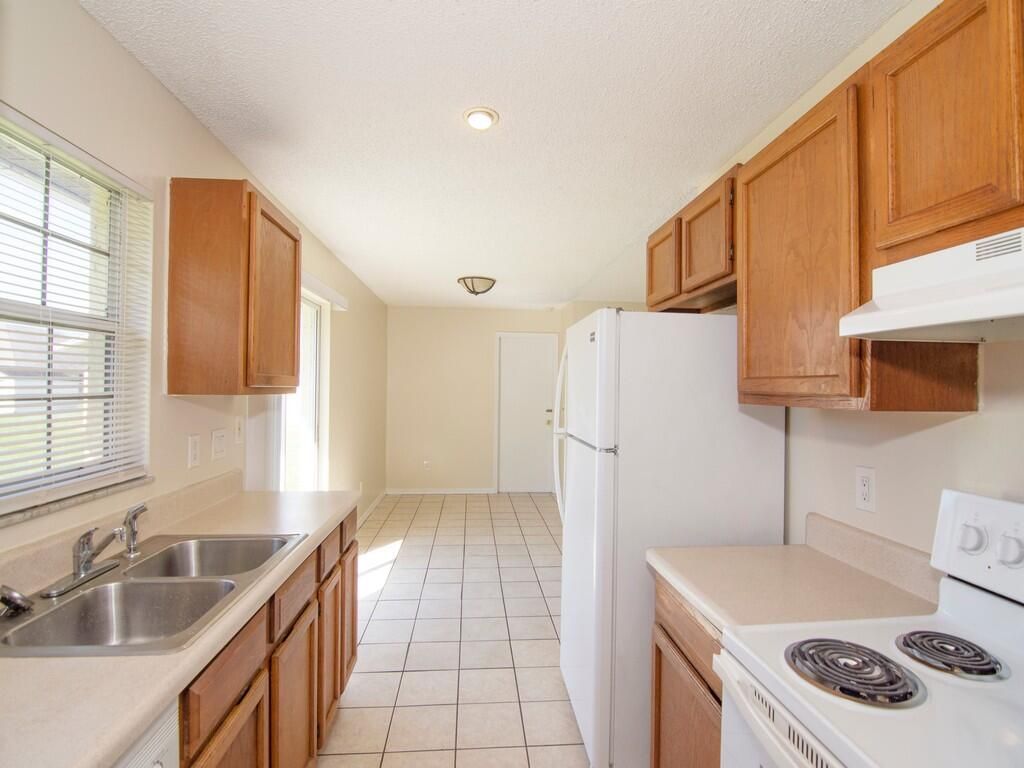 1190 SE Puritan Lane, Port Saint Lucie, FL 34983 Photo