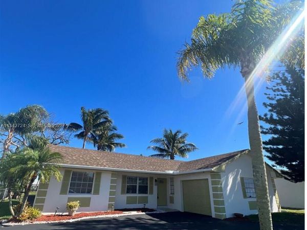 19420 Carolina Circle, Boca Raton, FL 33434