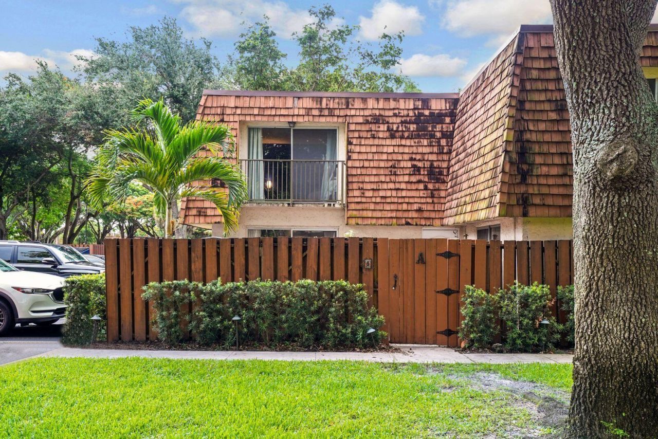 8910 SW 20th Place, Unit A-23, Davie, FL 33324 Photo