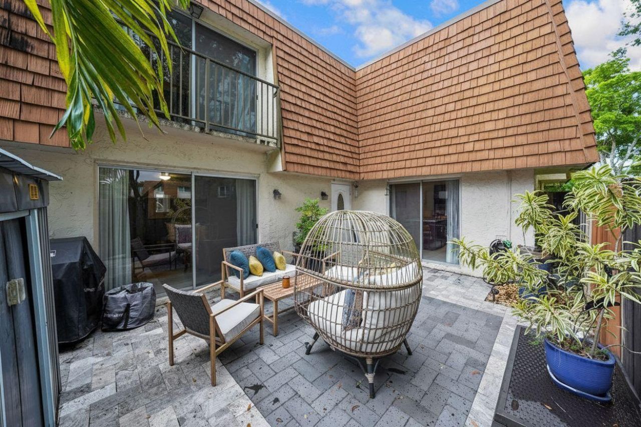 8910 SW 20th Place, Unit A-23, Davie, FL 33324 Photo