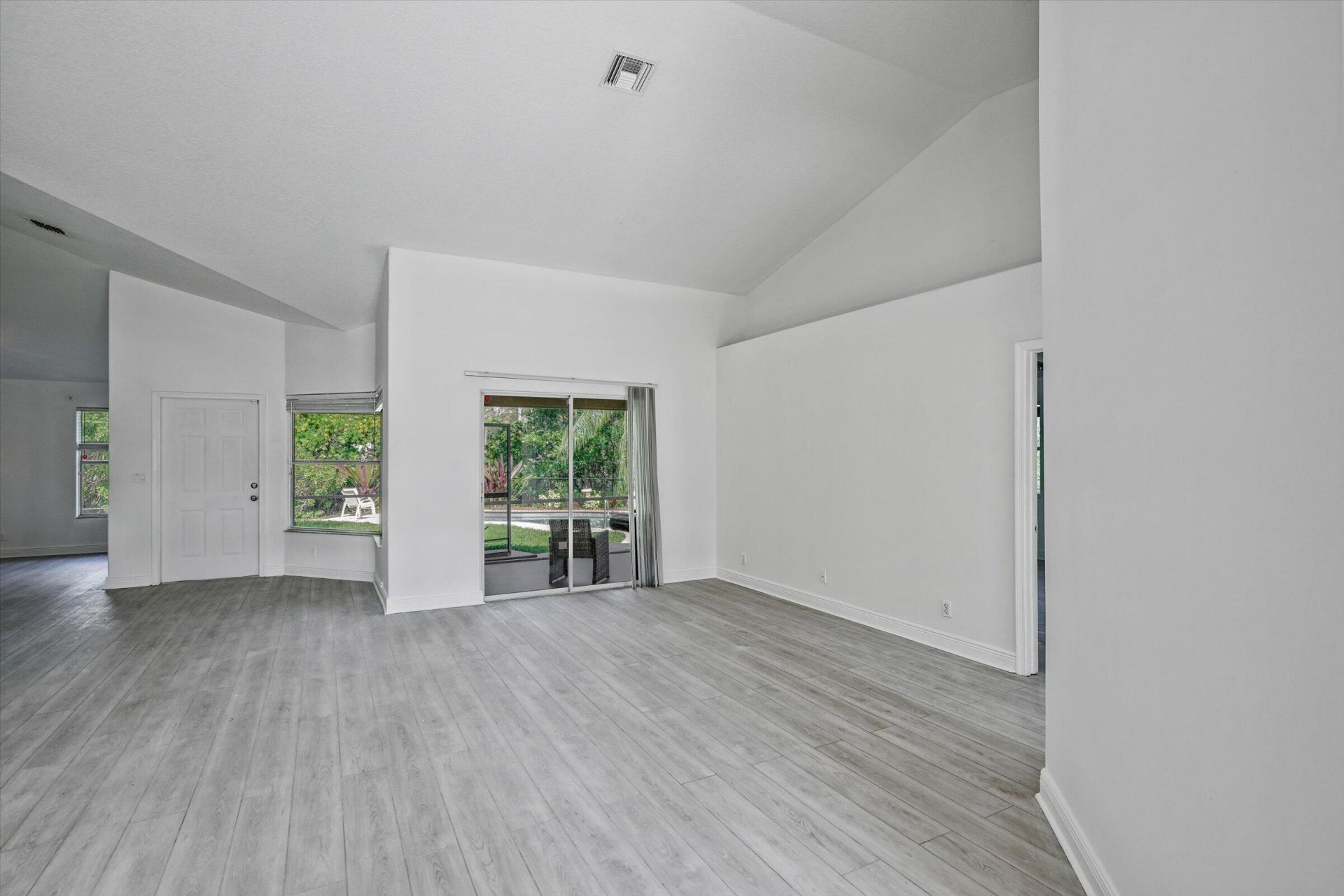 8671 155th Place N, Palm Beach Gardens, FL 33418 Photo