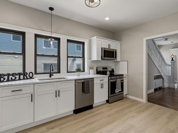 61 W Glen St, Holyoke, MA 01040