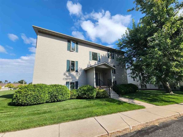 2067 Woods Lane, Unit 15, Petoskey, MI 49770