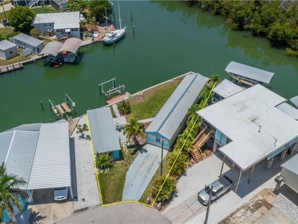 3965 Phoenix DR , ST. JAMES CITY, FL 33956