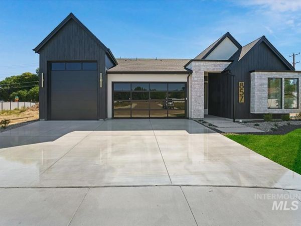 857 W Scoria Ct, Meridian, ID 83642