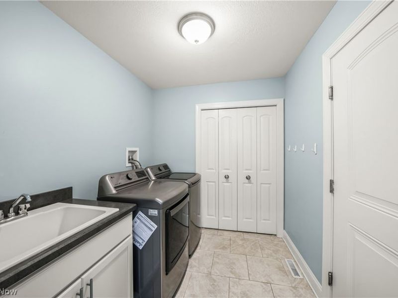 10921 Fox Den Circle, Garrettsville, OH 44231 Photo 3