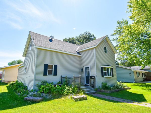 606 Kendall Avenue S, Thief River Falls, MN 56701