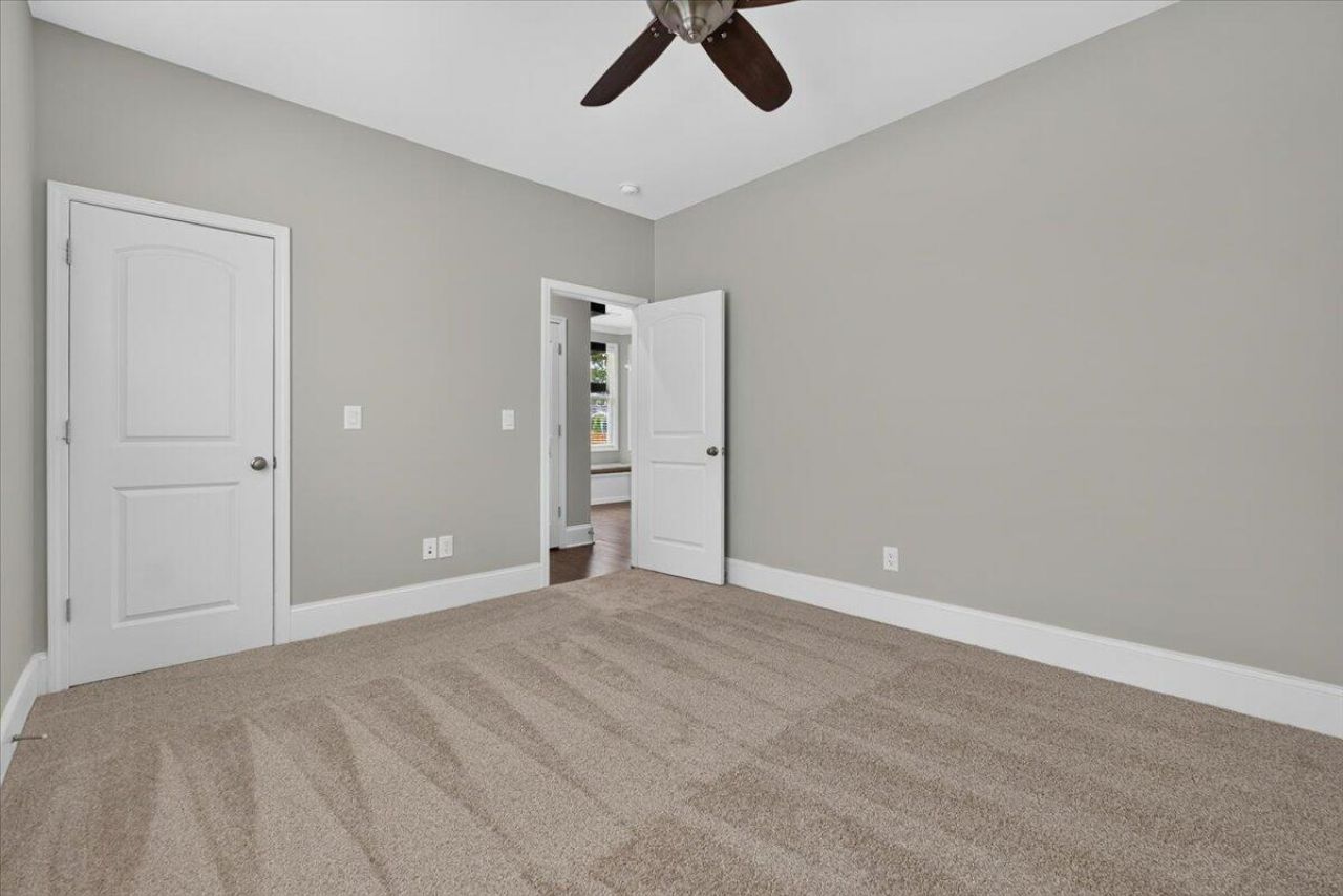 5402 Clairmont Lane Photo 17
