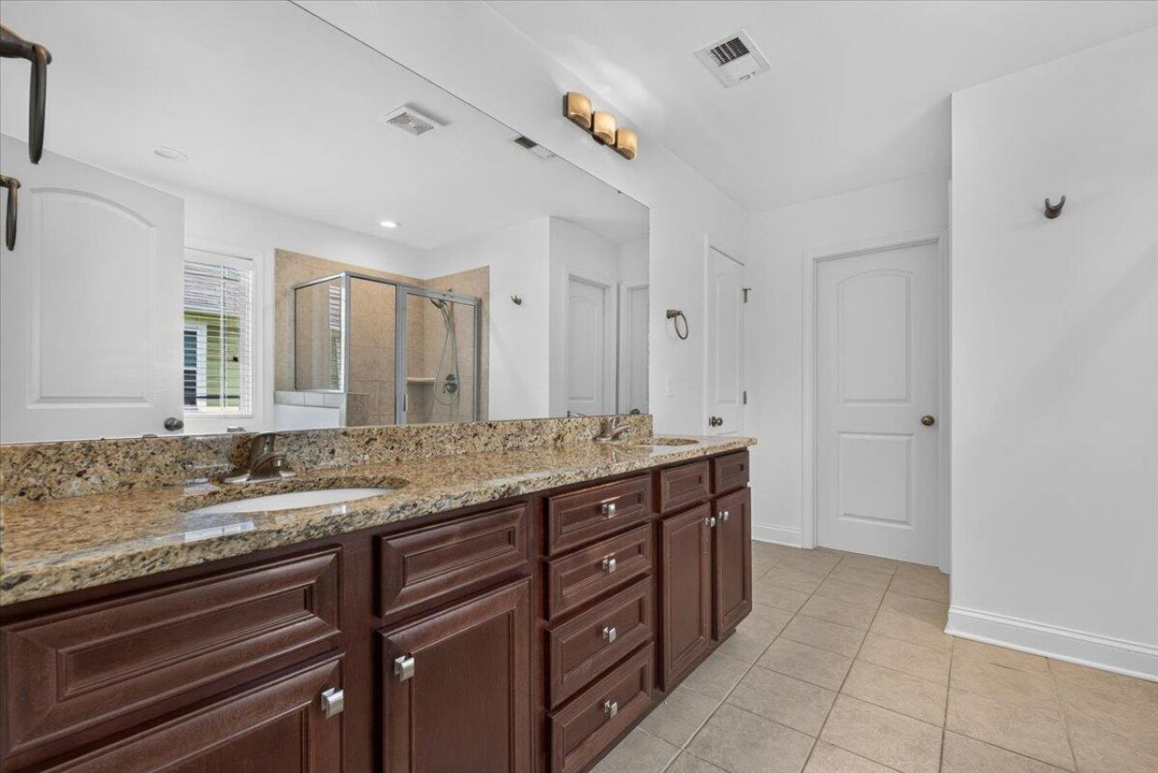 5402 Clairmont Lane Photo 25