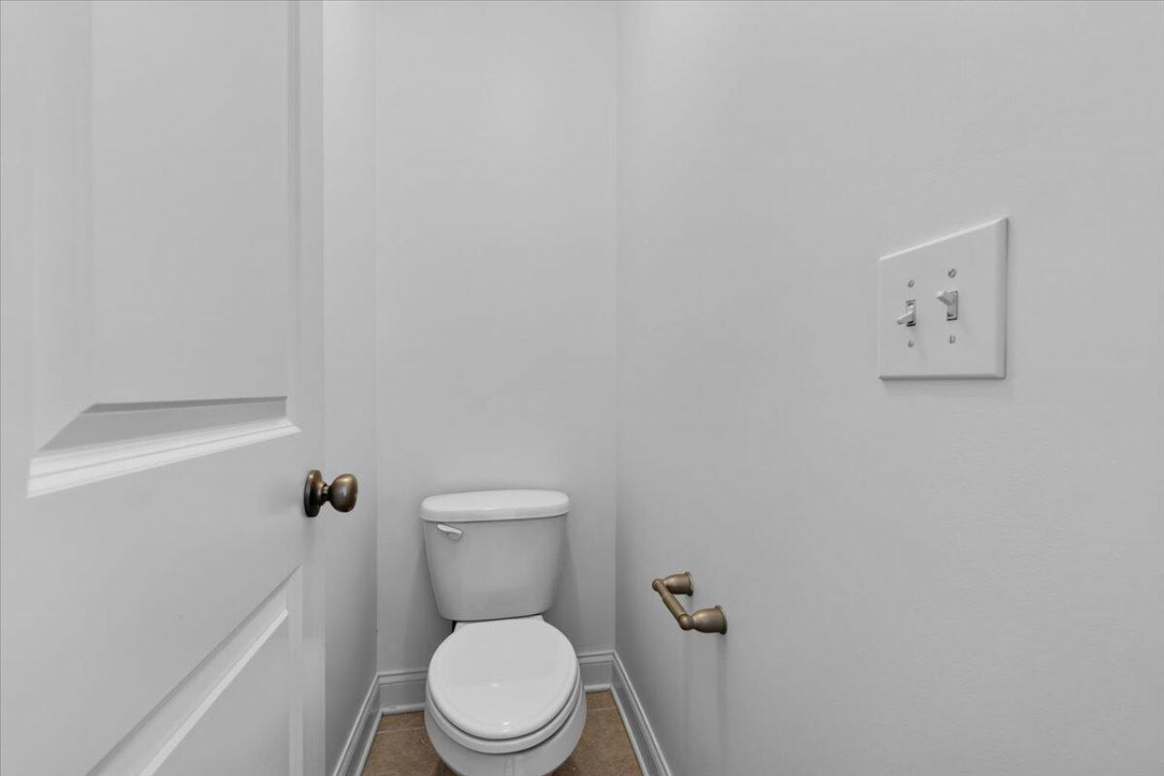 5402 Clairmont Lane Photo 27