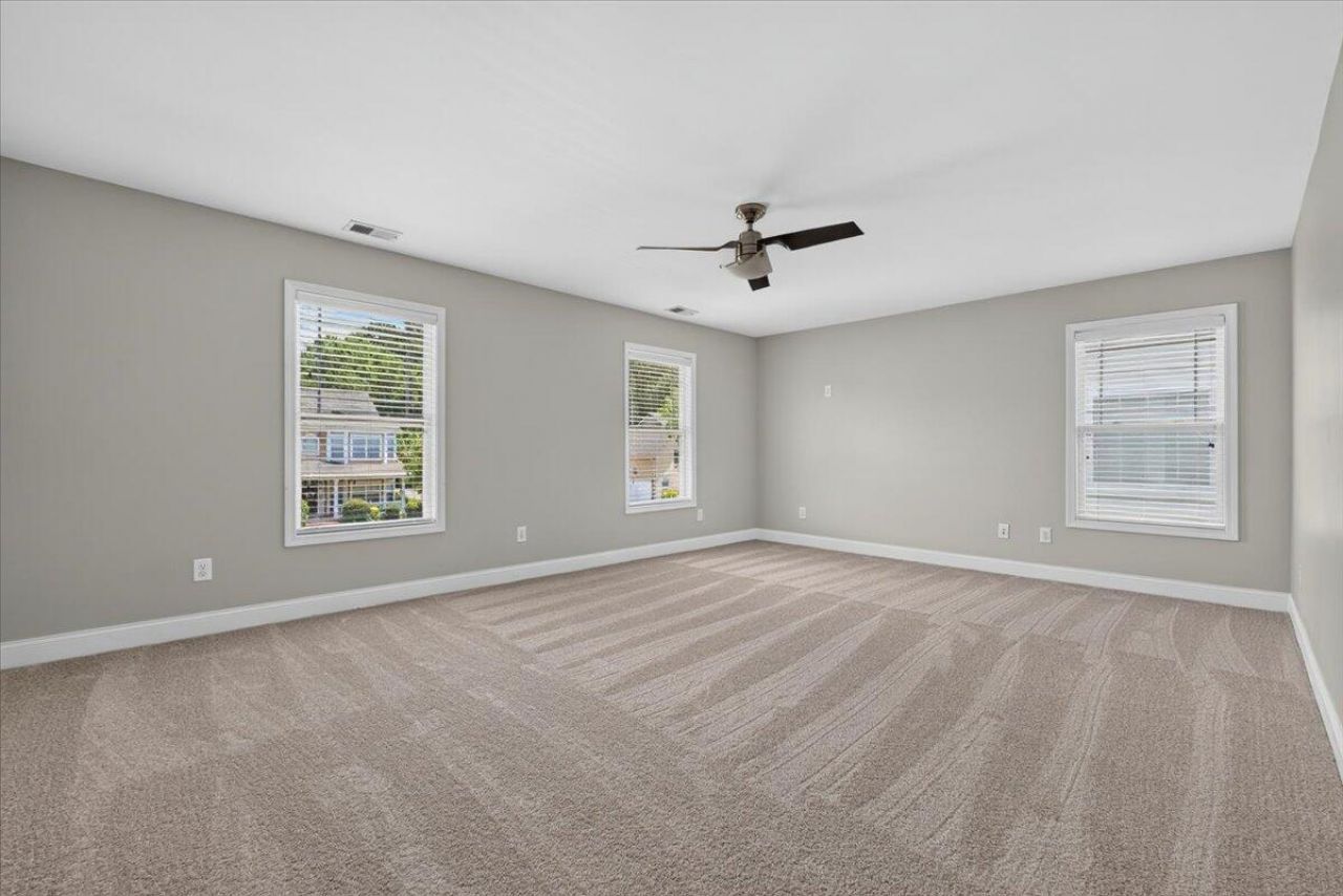 5402 Clairmont Lane Photo 32