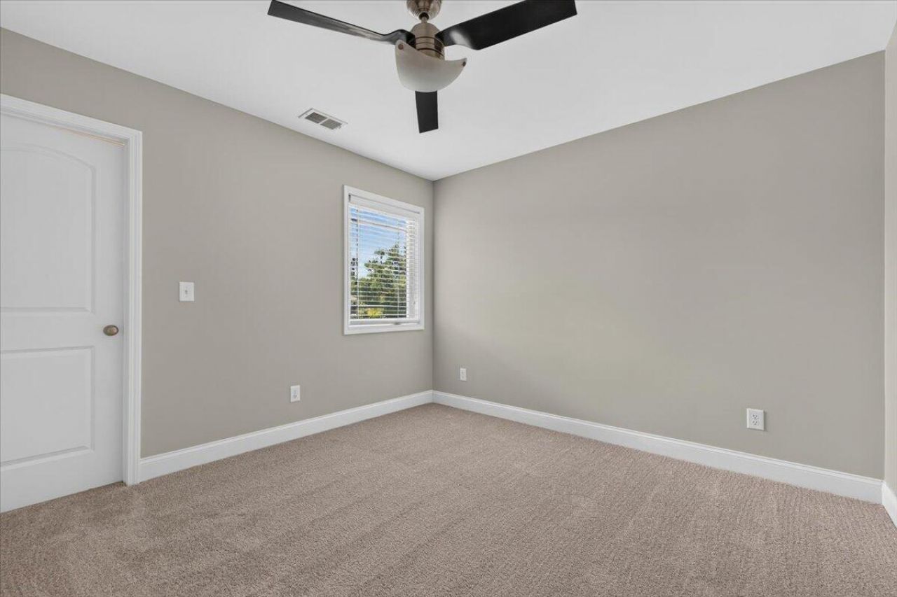 5402 Clairmont Lane Photo 34
