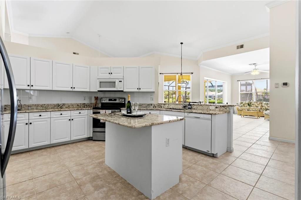 7538 Citrus Hill Ln, Naples, FL 34109 Photo