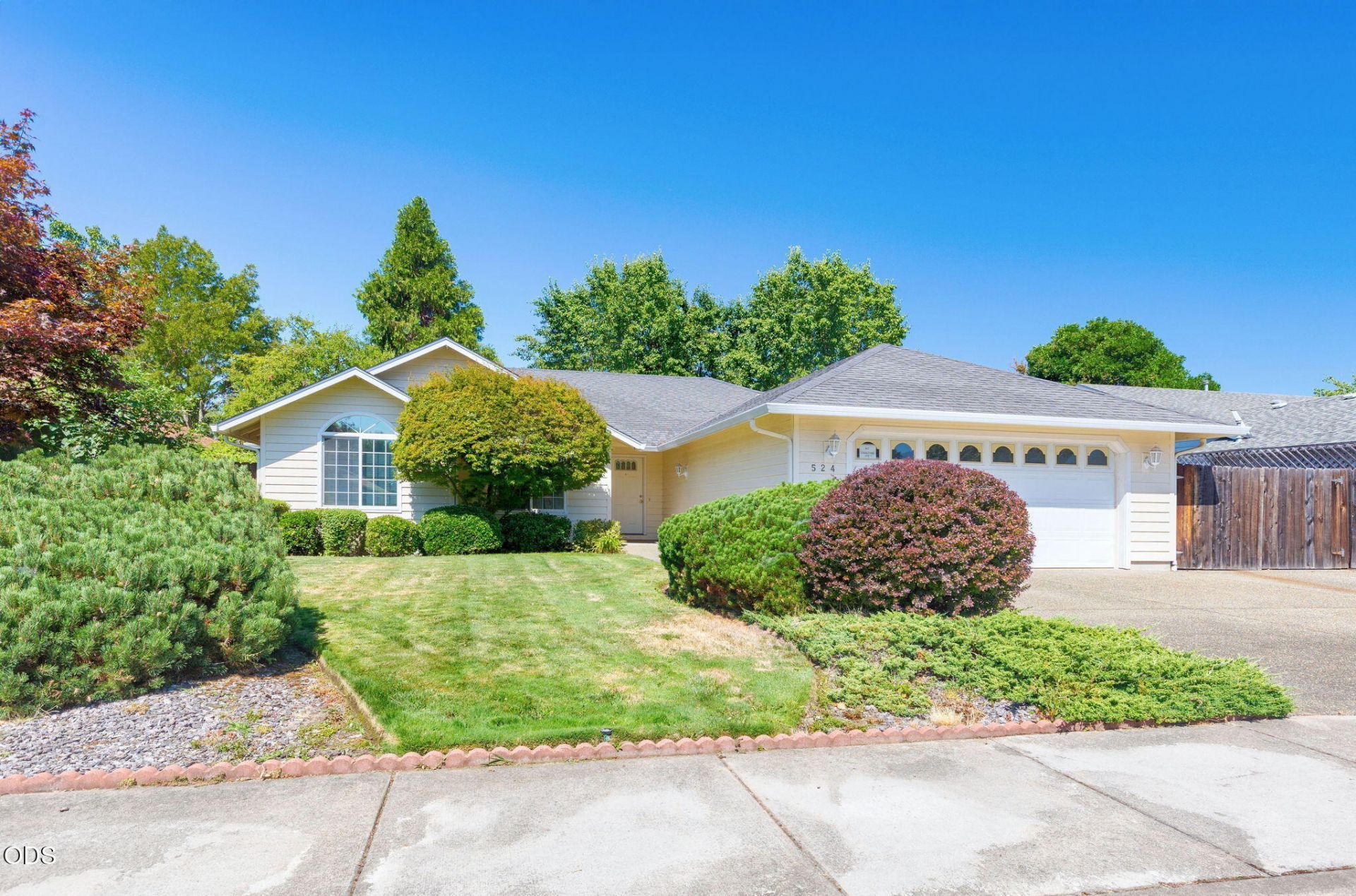524 SW Anique Lane, Grants Pass, OR 97526 Main Photo