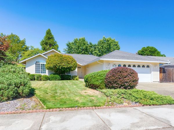524 SW Anique Lane, Grants Pass, OR 97526