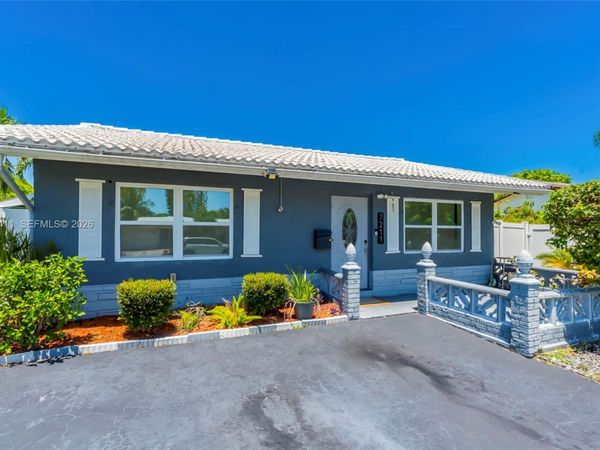 7211 NW 76th St, Tamarac, FL 33321