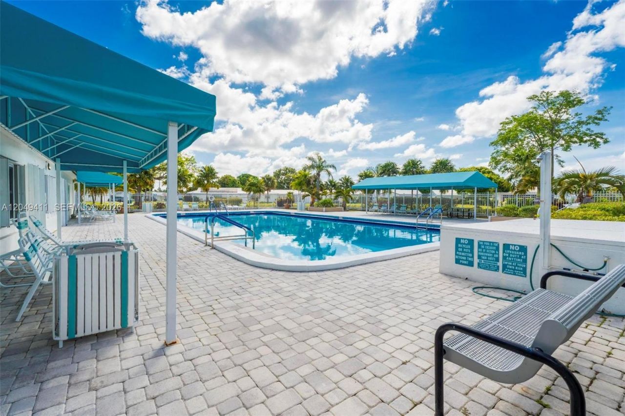 7211 NW 76th St, Tamarac, FL 33321 Photo