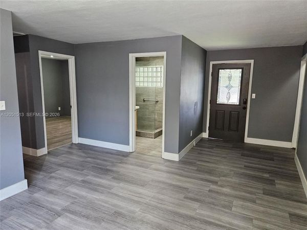 5627 SW 26th St , West Park, FL 33023