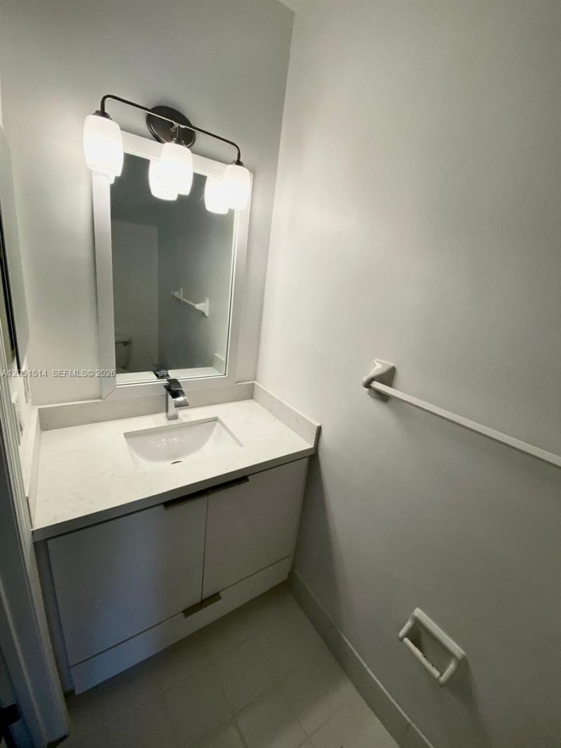 5670 NW 116th Ave, Unit 216, Doral, FL 33178 Photo